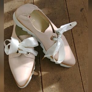 Hogl blush pink lace-up shoes.